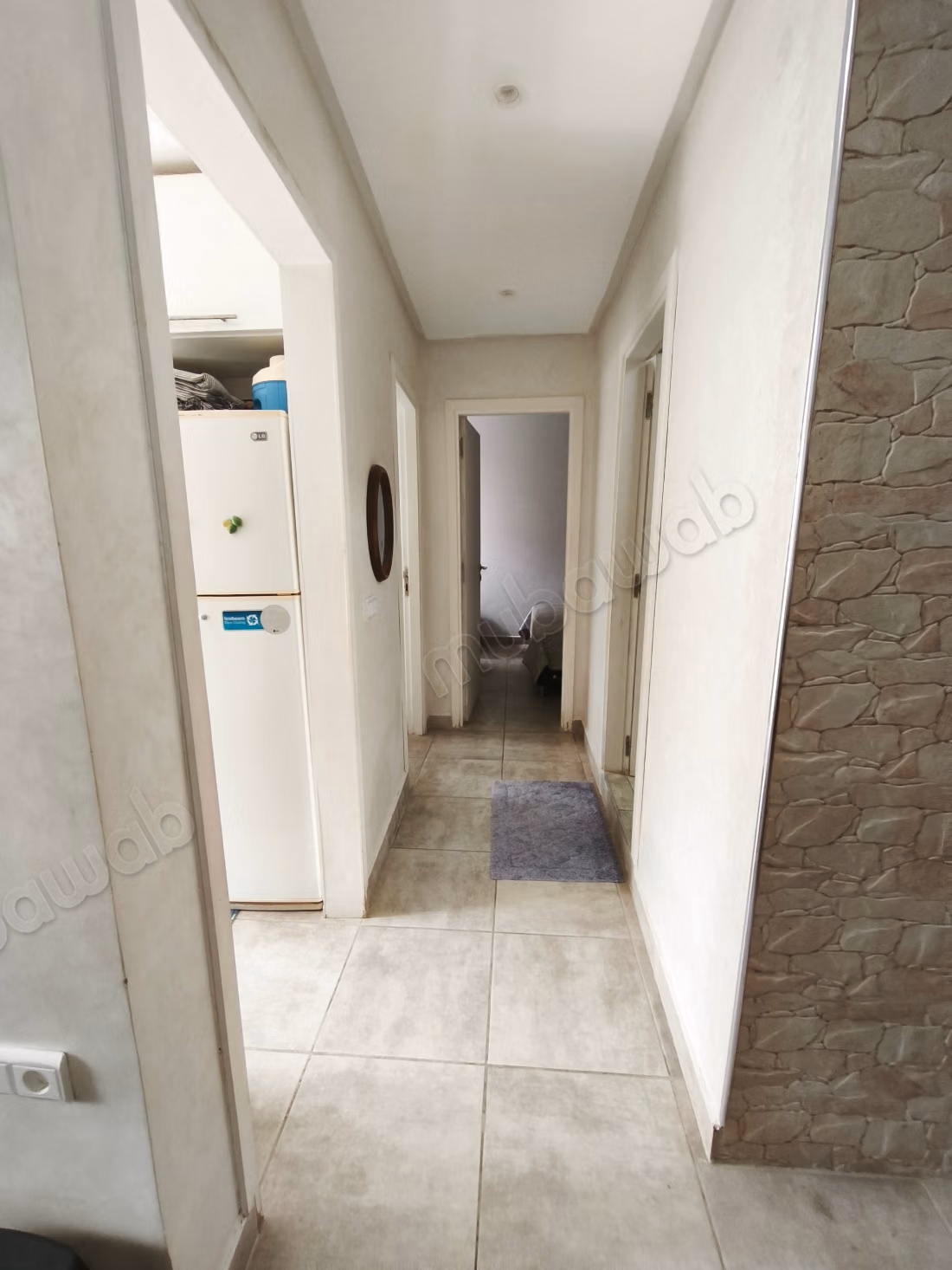 Louez cet appartement à M'Diq. 
Surface de 56 m². 
Bien meublé
