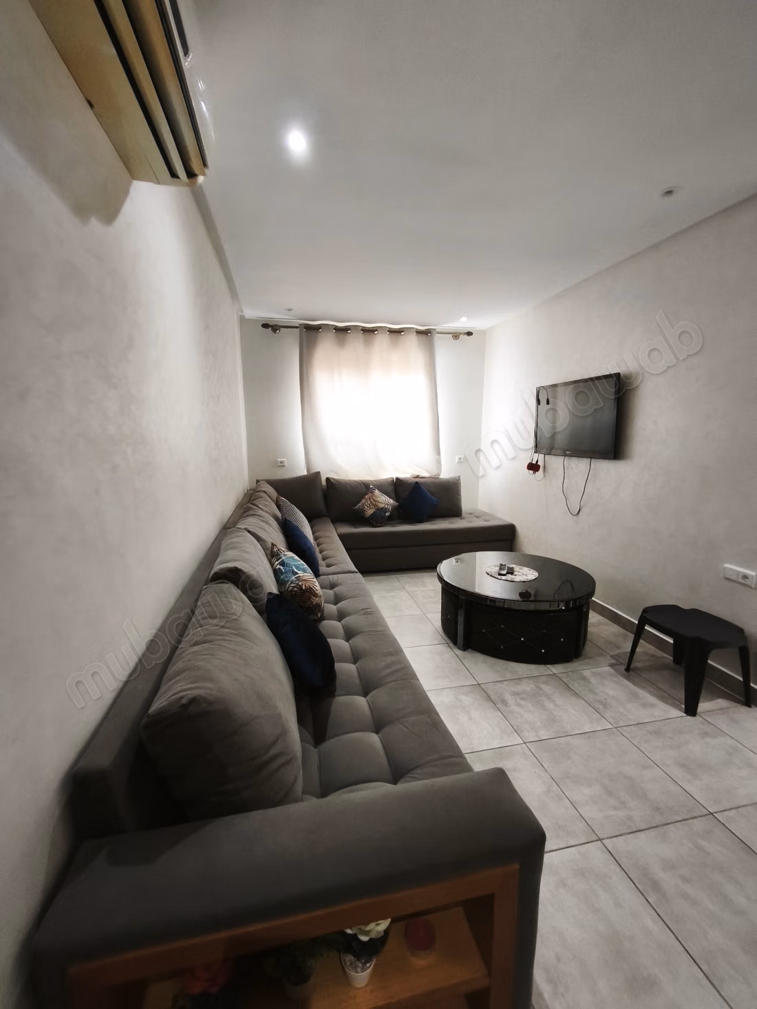Louez cet appartement à M'Diq. 
Surface de 56 m². 
Bien meublé