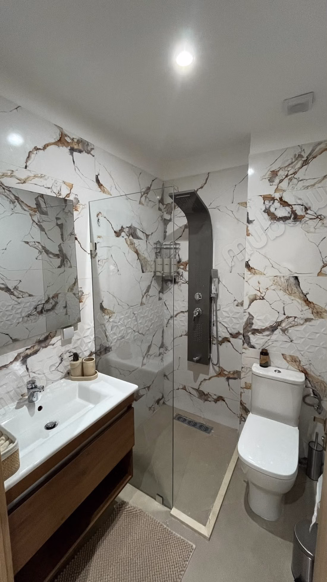 Bellissimo appartamento in affitto ad Al Khiyam. Superficie totale di 70 m². Residenza sicura dotata di un sistema di ricezione di canali satellitari.