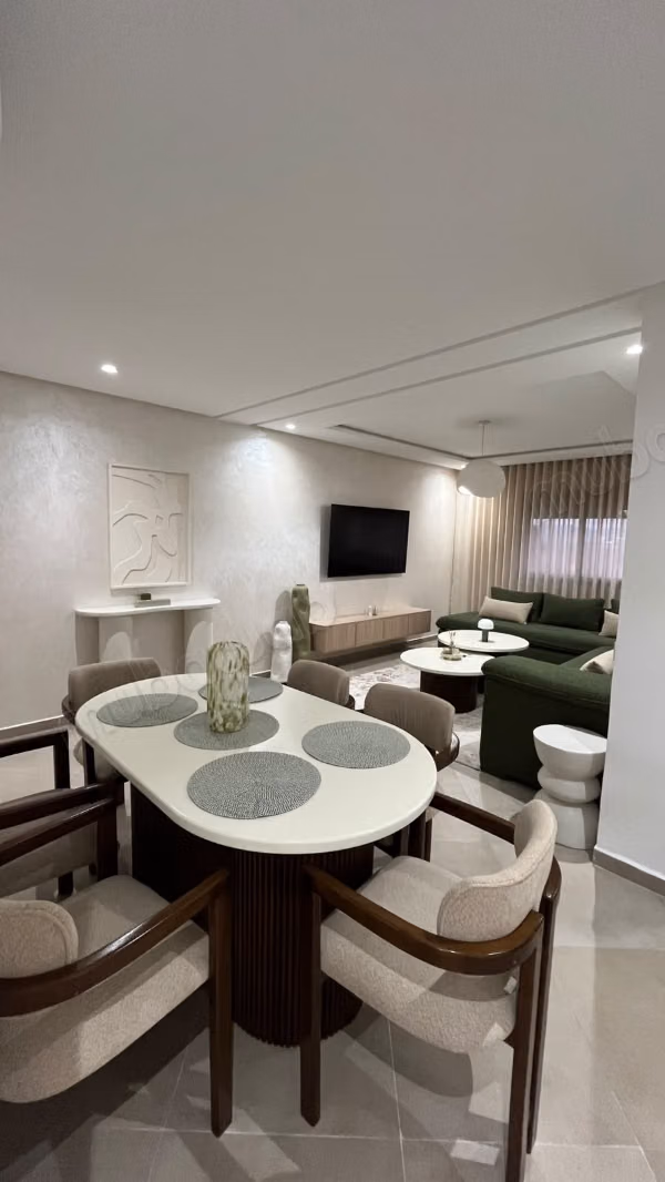Bellissimo appartamento in affitto ad Al Khiyam. Superficie totale di 70 m². Residenza sicura dotata di un sistema di ricezione di canali satellitari.