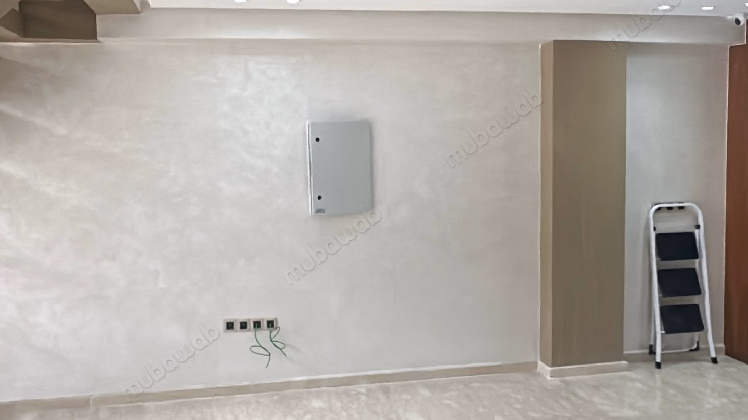 Louez le local idéal à Oasis sud. Surface totale 161 m². Air conditionné