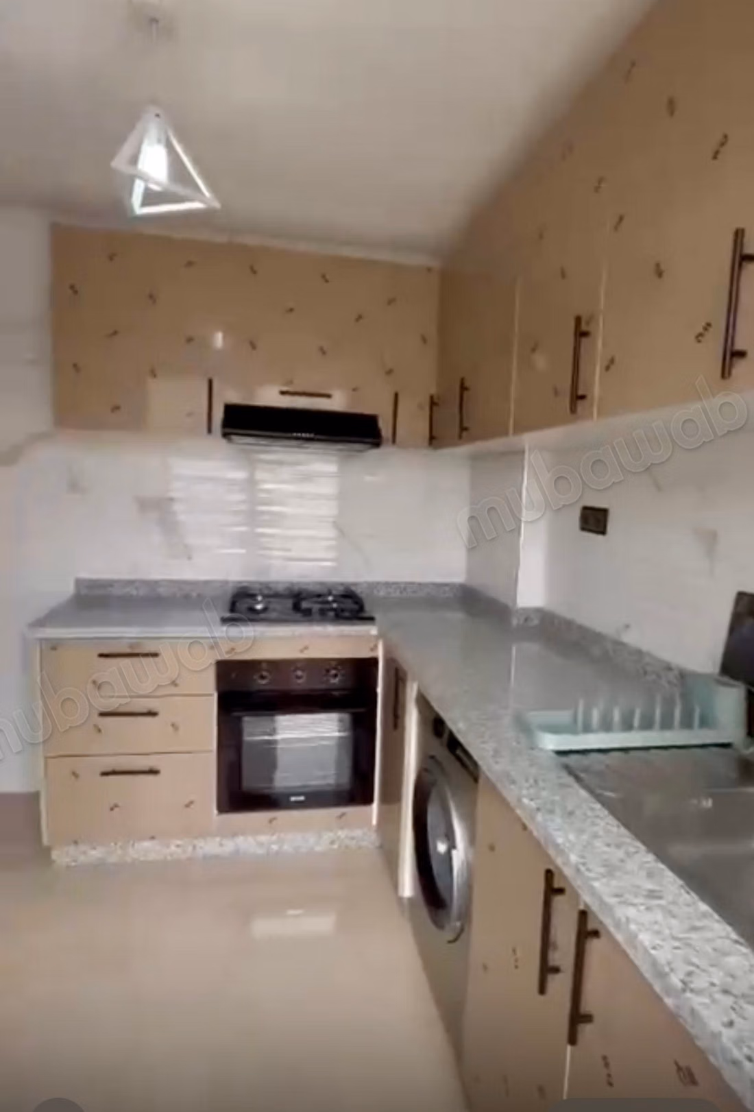 Superbe appartement à louer à Aïn Sebaâ. 
1 chambre. 
Meublé