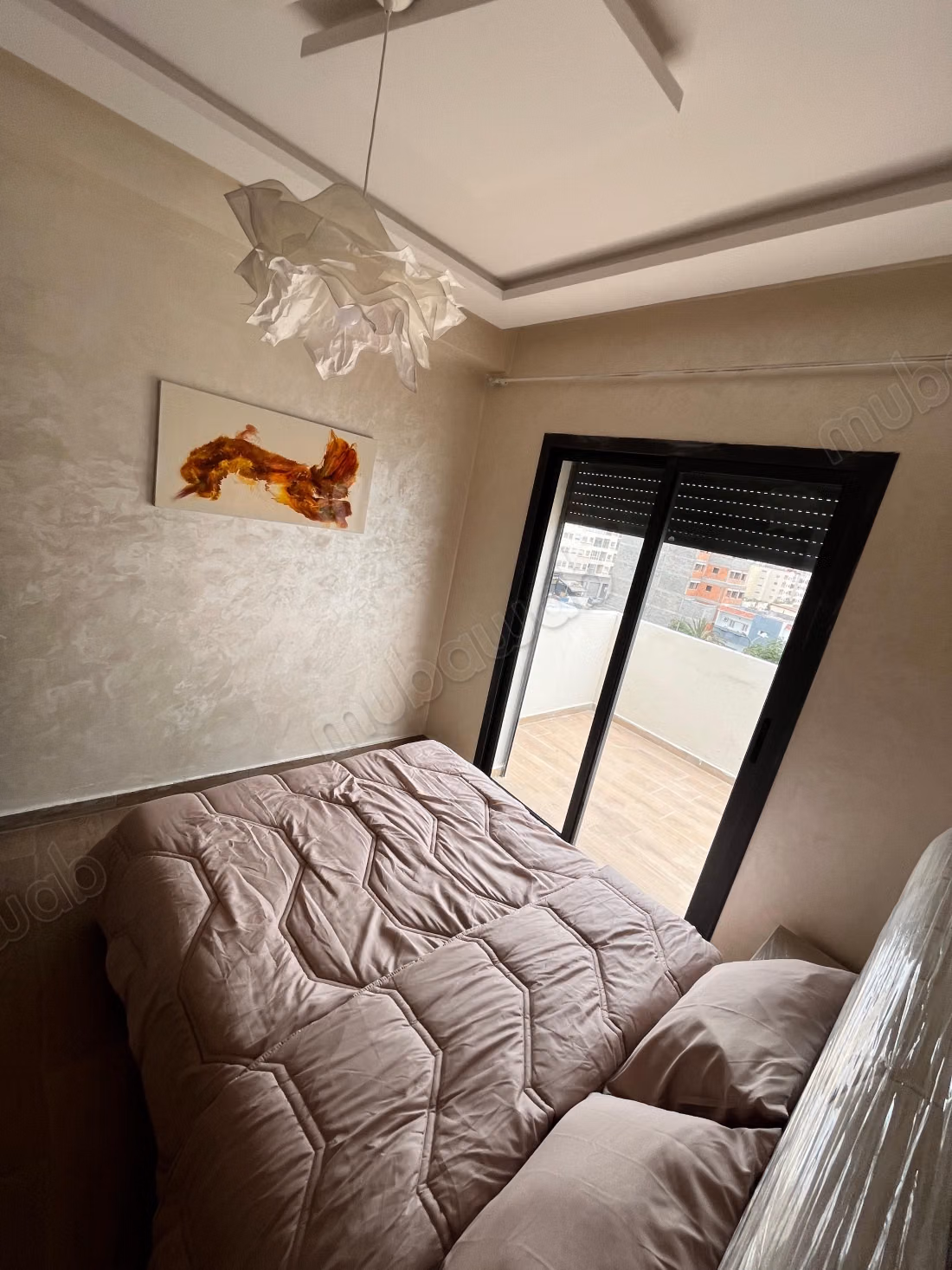 Superbe appartement à louer à Aïn Sebaâ. 
1 chambre. 
Meublé