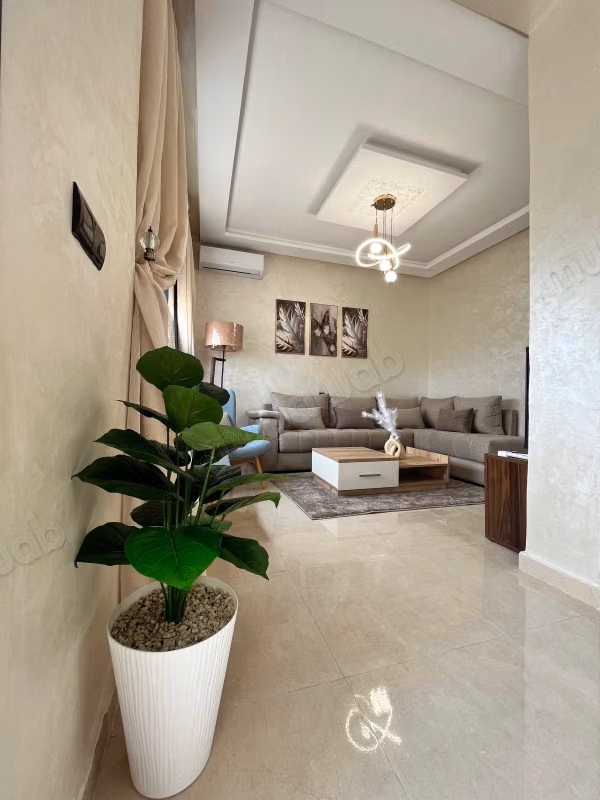 Superbe appartement à louer à Aïn Sebaâ. 
1 chambre. 
Meublé