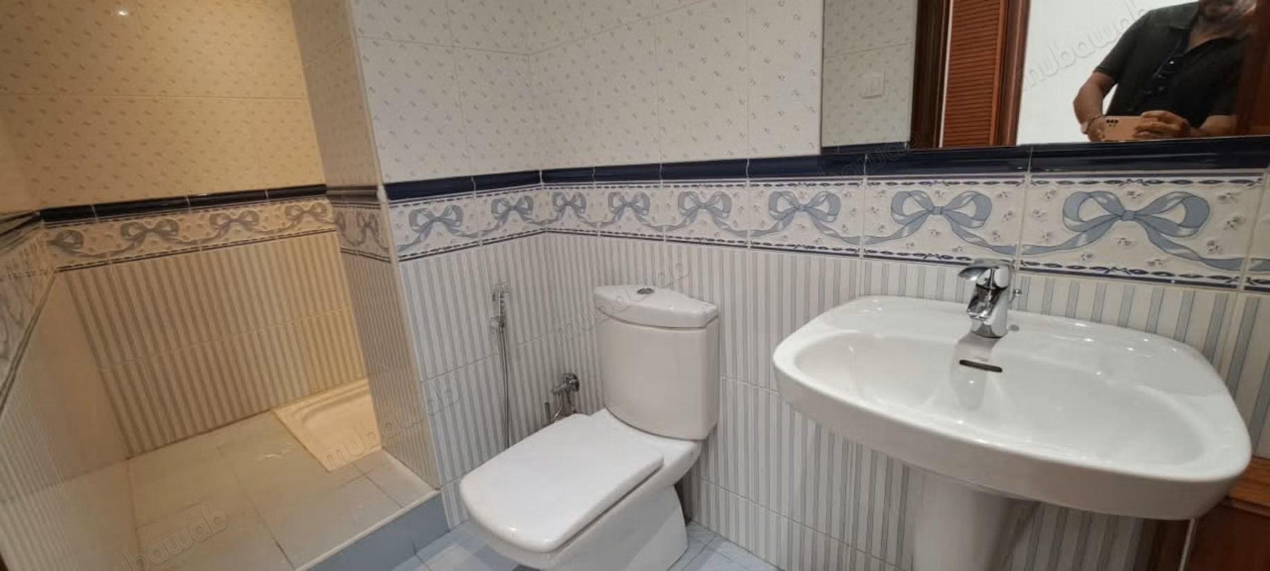 Tres grand appartement location vide a ain diab