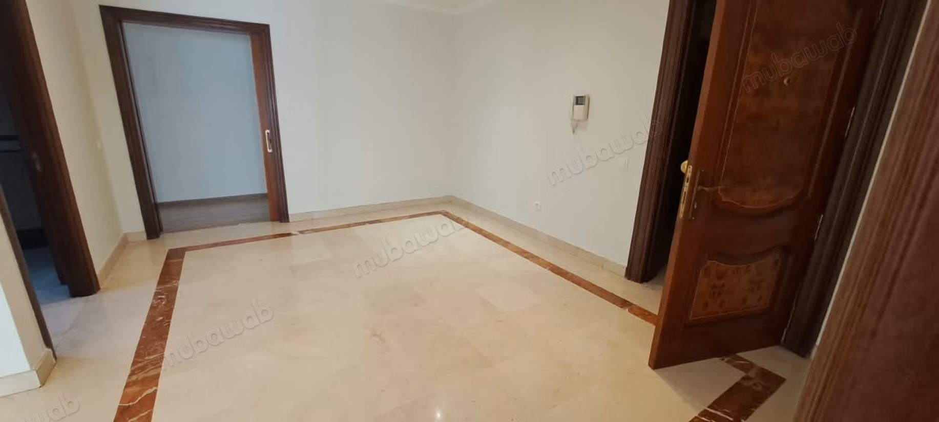 Tres grand appartement location vide a ain diab