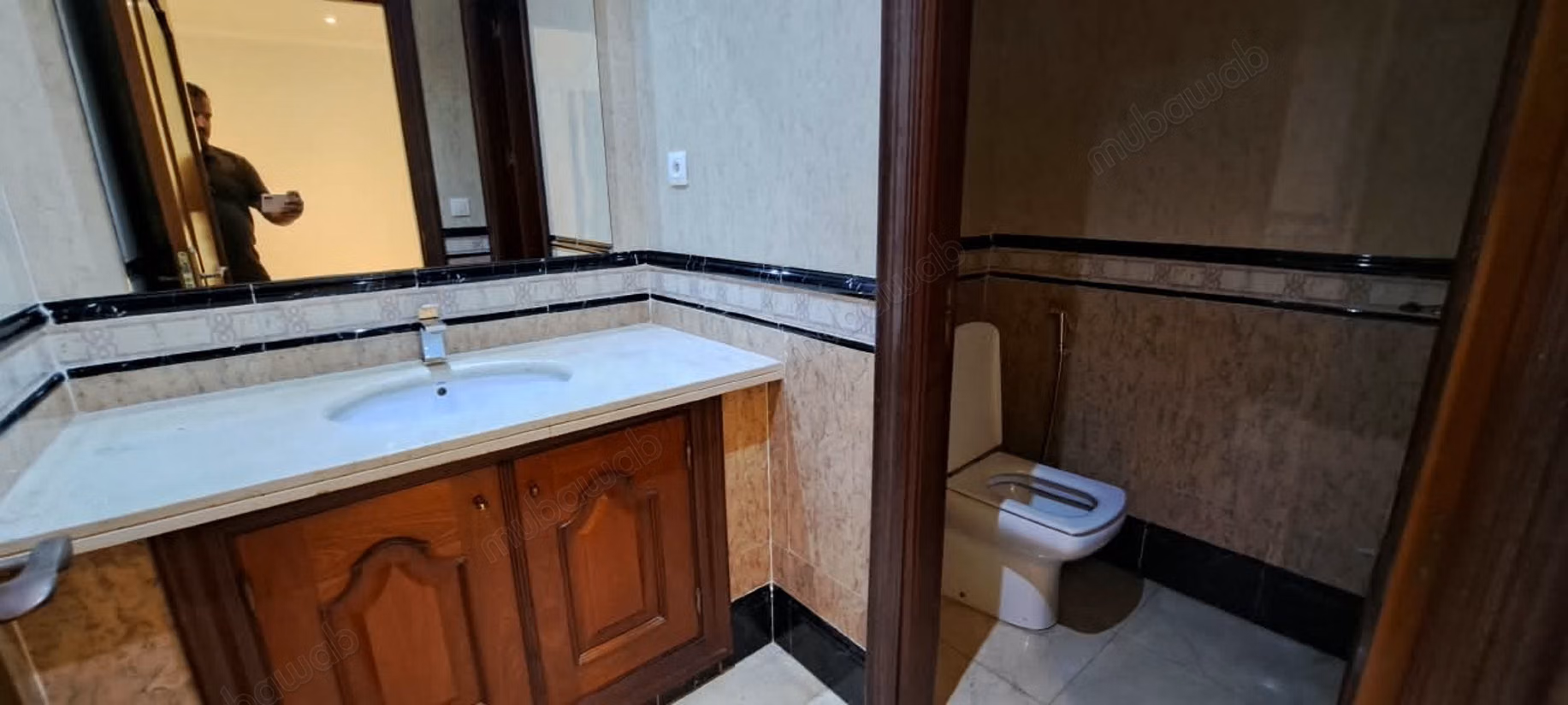 Tres grand appartement location vide a ain diab