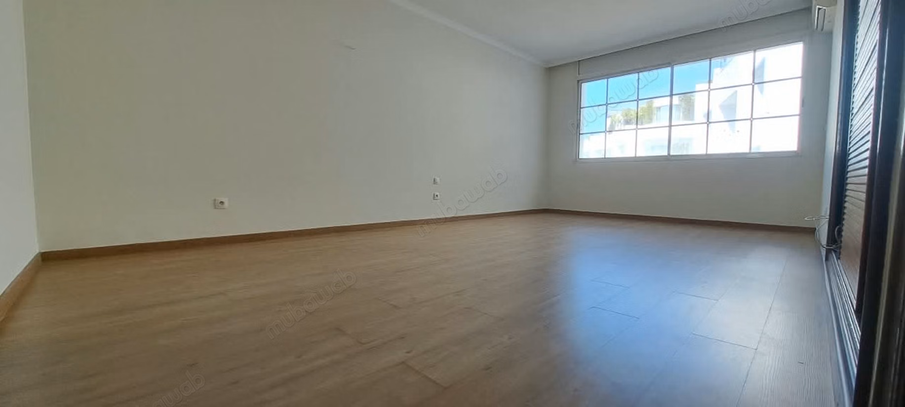 Tres grand appartement location vide a ain diab