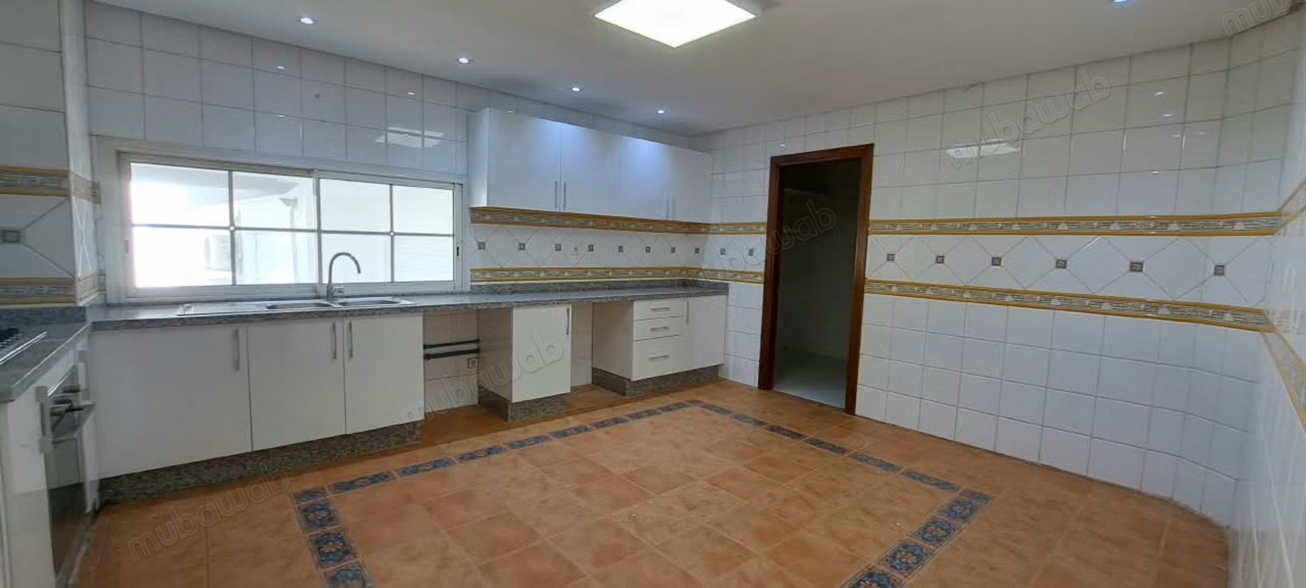 Tres grand appartement location vide a ain diab
