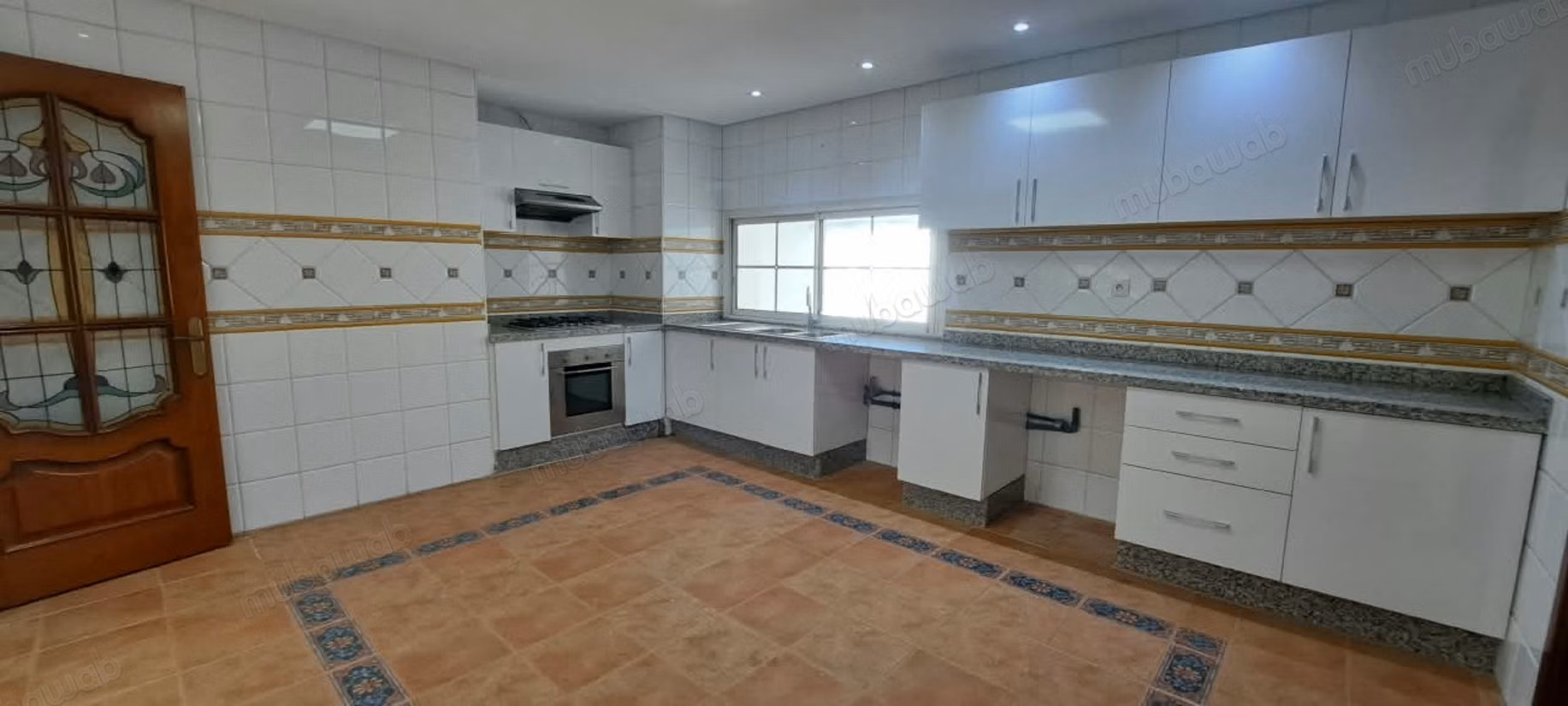 Tres grand appartement location vide a ain diab