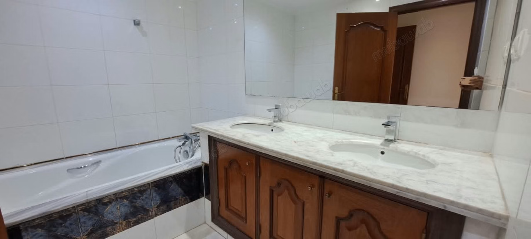 Tres grand appartement location vide a ain diab