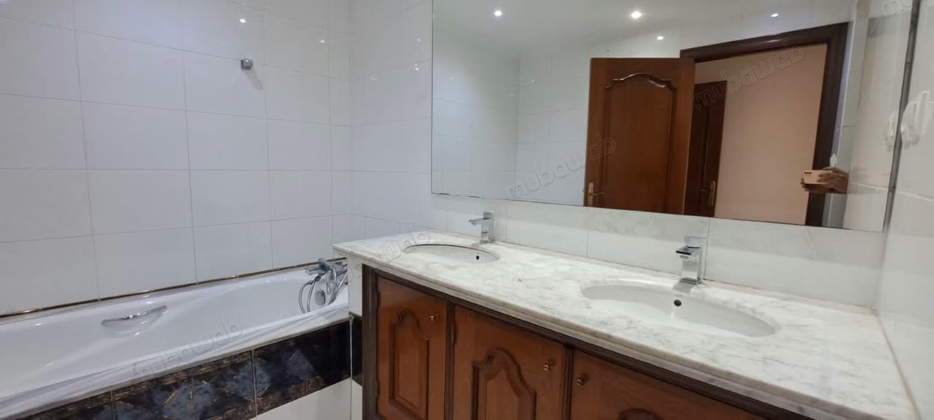 Tres grand appartement location vide a ain diab
