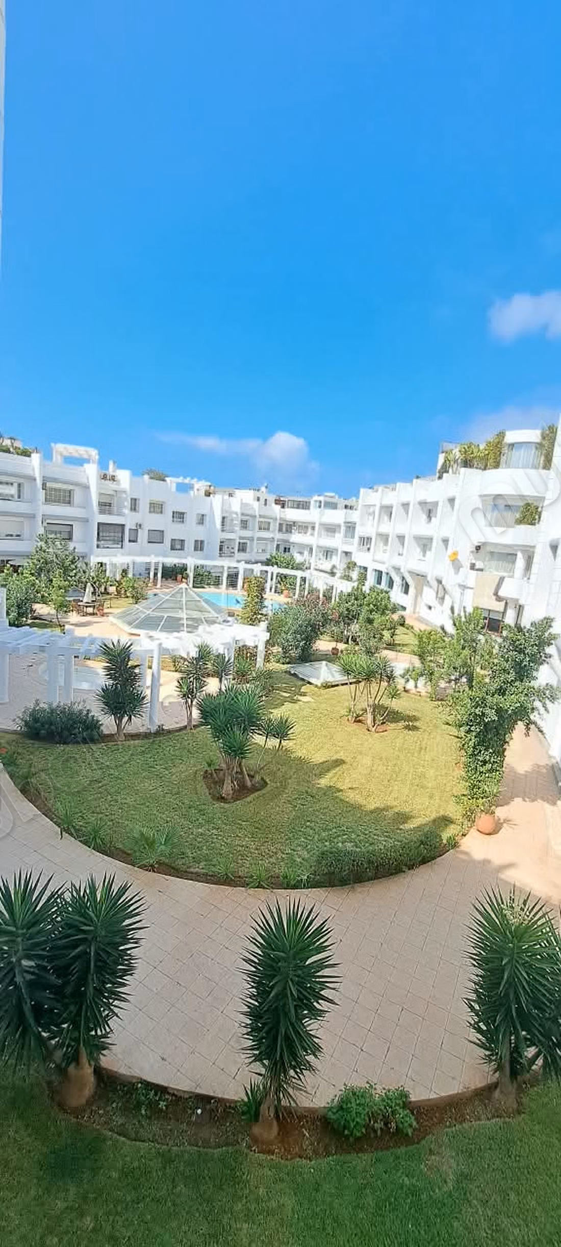 Tres grand appartement location vide a ain diab