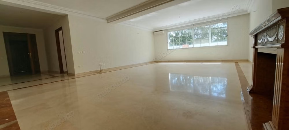 Tres grand appartement location vide a ain diab