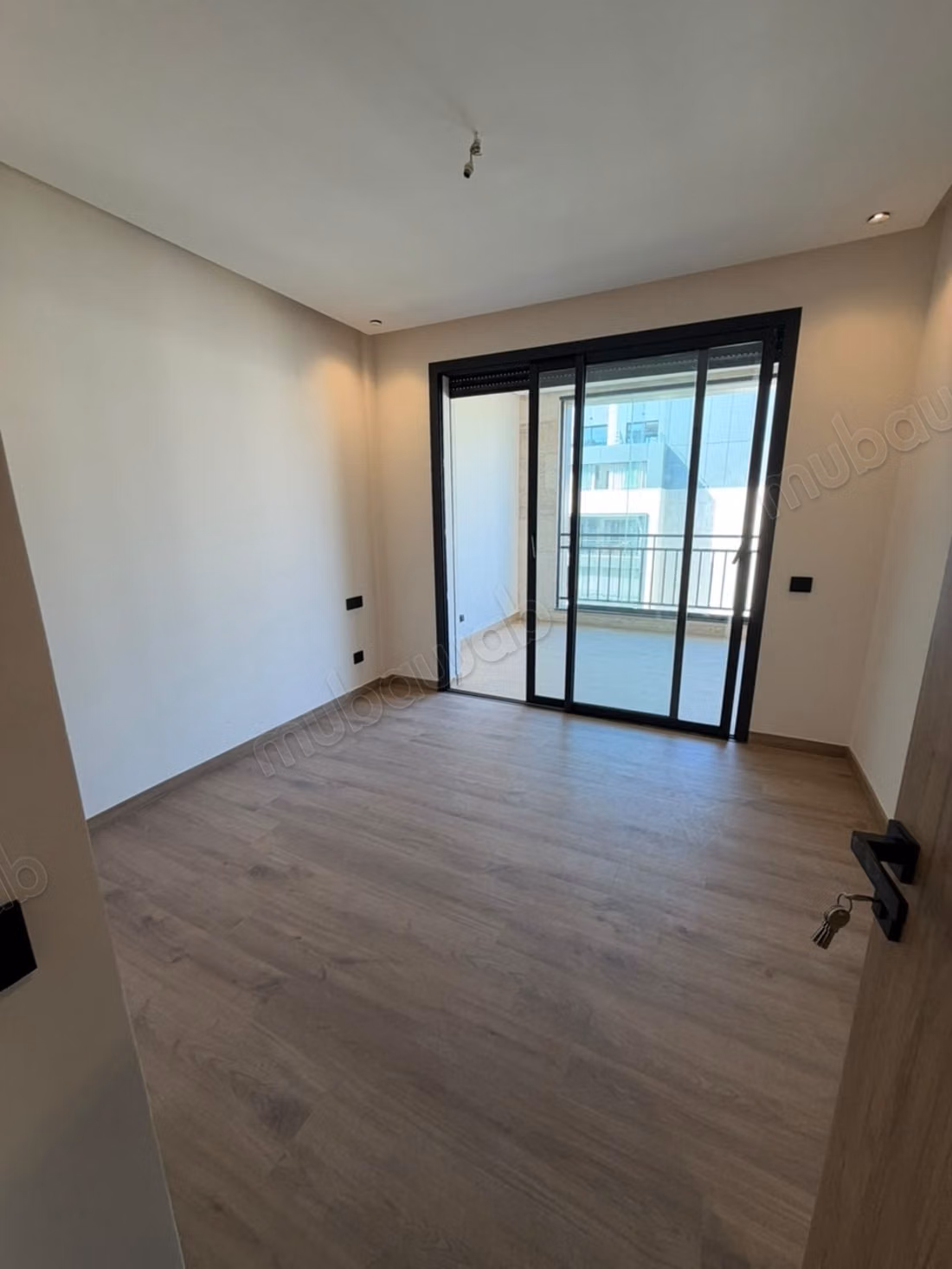 Très bel appartement en location à Souissi. 4 pièces confortables. Avec ascenseur et terrasse