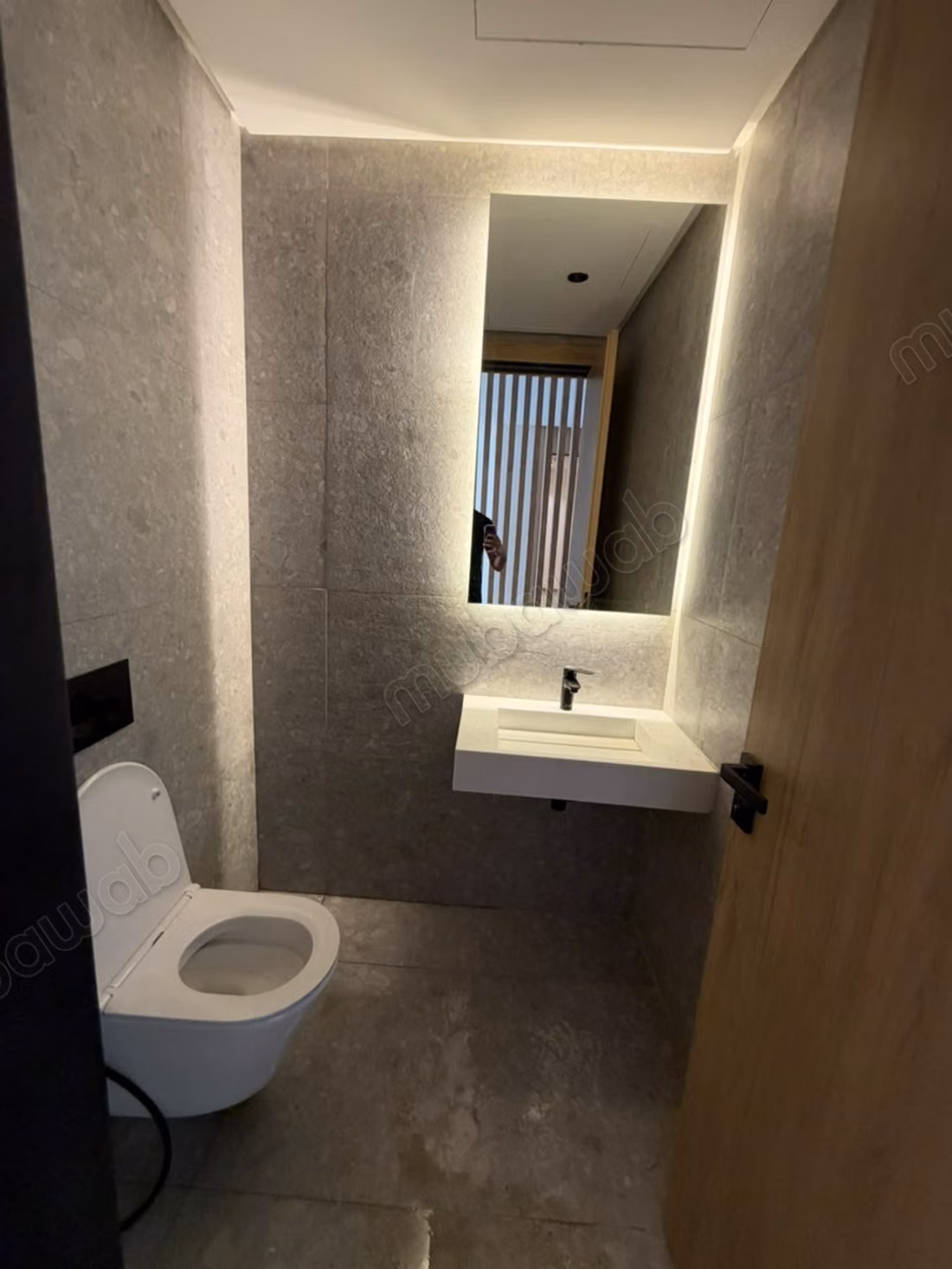 Très bel appartement en location à Souissi. 4 pièces confortables. Avec ascenseur et terrasse