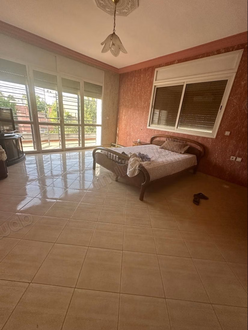 Vente villa de luxe à Bir Rami Est. 5 chambres. Tout confort avec cheminée et climatisation