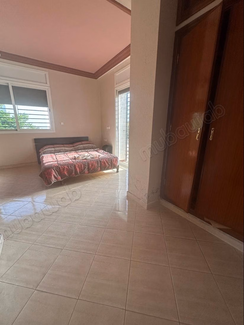 Vente villa de luxe à Bir Rami Est. 5 chambres. Tout confort avec cheminée et climatisation