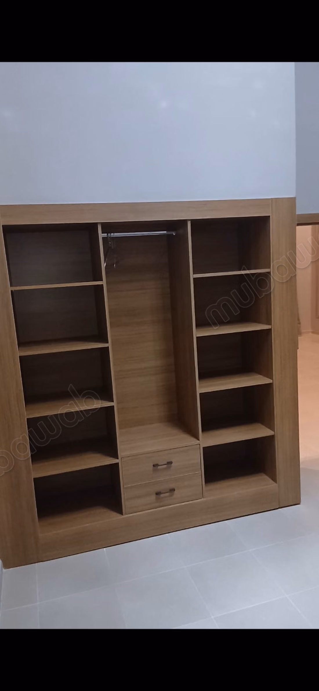 Spacious empty apartment with a courtyard at Victor Hugo