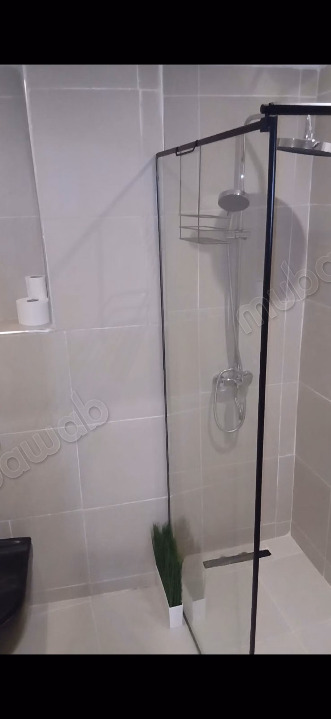 Spacious empty apartment with a courtyard at Victor Hugo