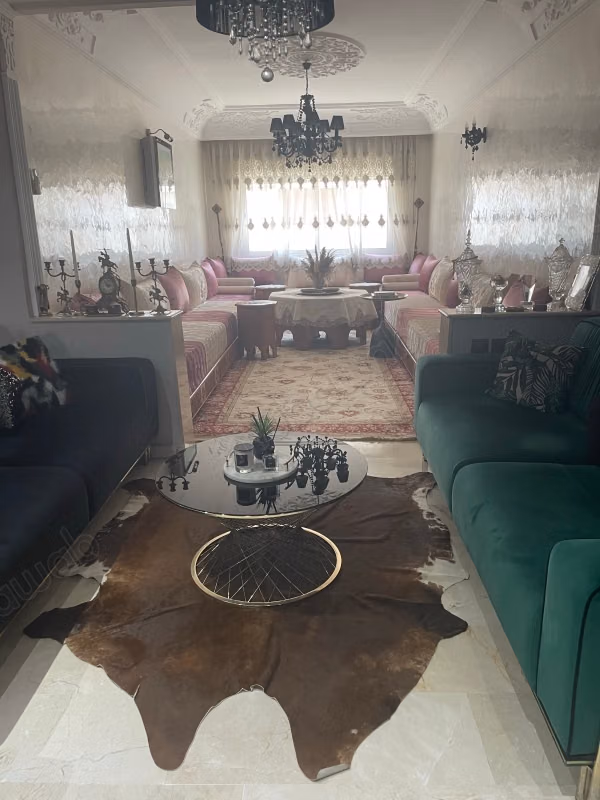 Sale of a beautiful furnished apartment in Maârif Extension. 5 comfortable rooms. Furnished