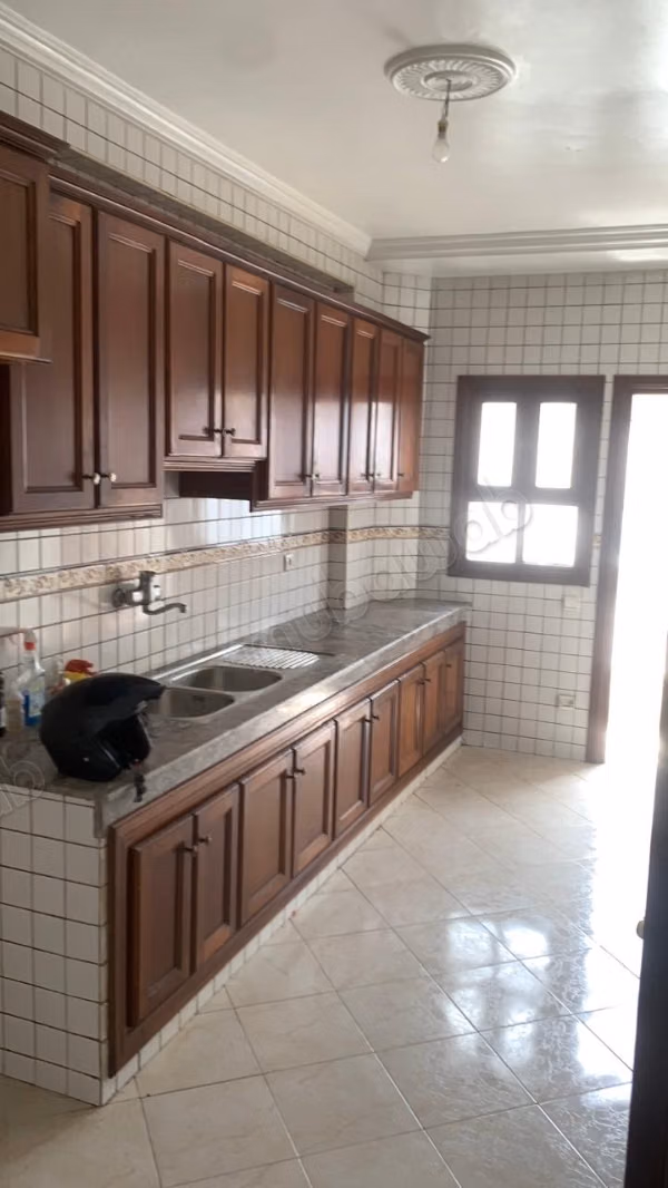 Rental of a 3-bedroom apartment in Hassan City Center. 4 rooms. Well furnished
