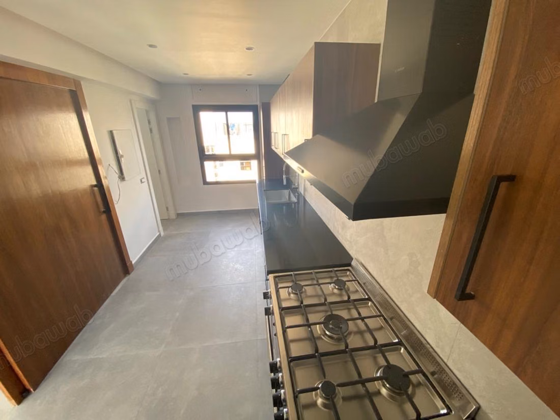 Location d'un appartement à Riyad. 4 pièces. Ascenseur et terrasse