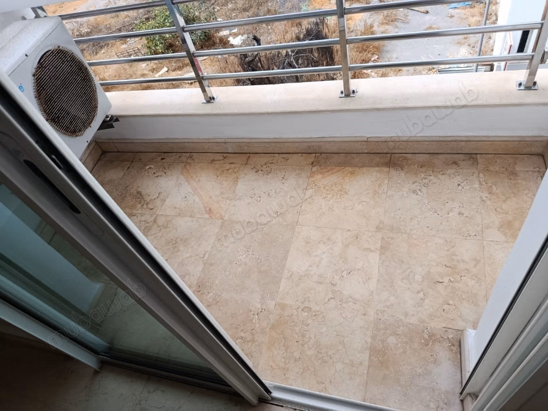 Location d'un appartement à Racine. 
3 pièces. 
Parking et terrasse