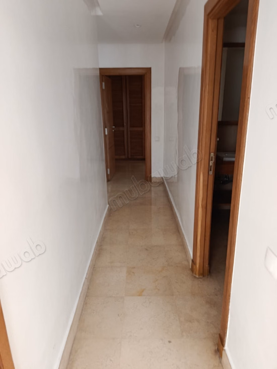 Location d'un appartement à Racine. 
3 pièces. 
Parking et terrasse