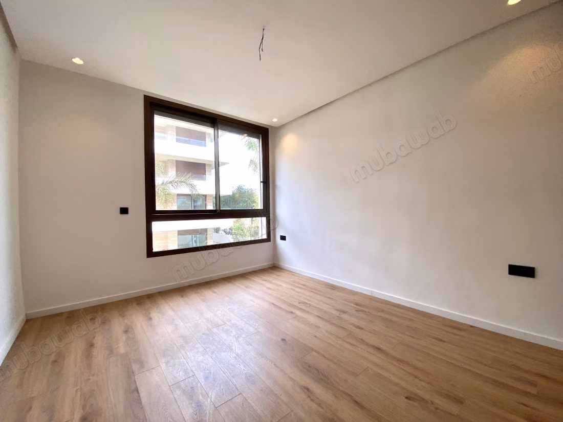 Bel appartement en location à Souissi. 2 belles chambres. Terrasse et ascenseur