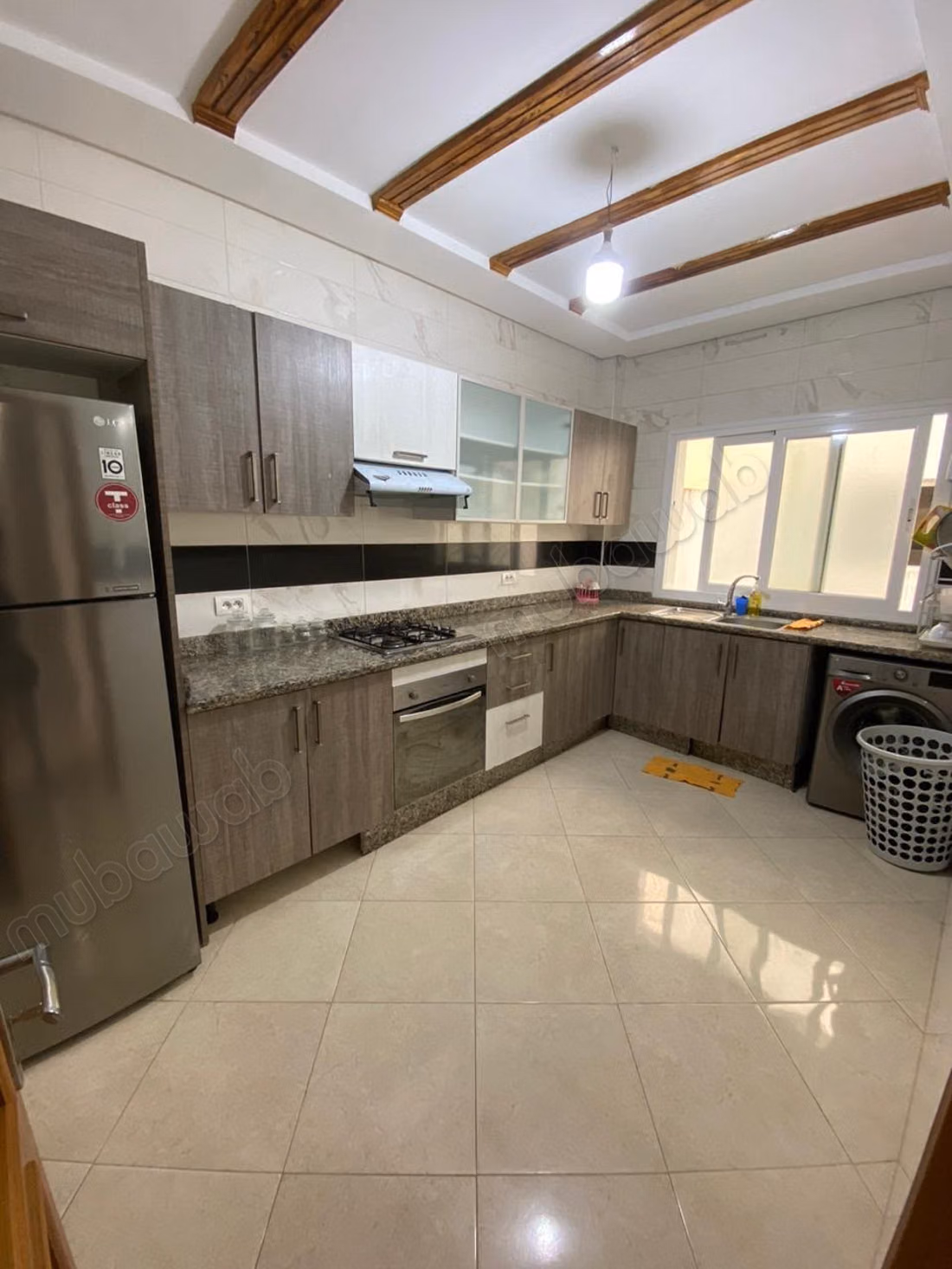 Bel appartement à louer. Superficie totale 95 m². Unité de stockage