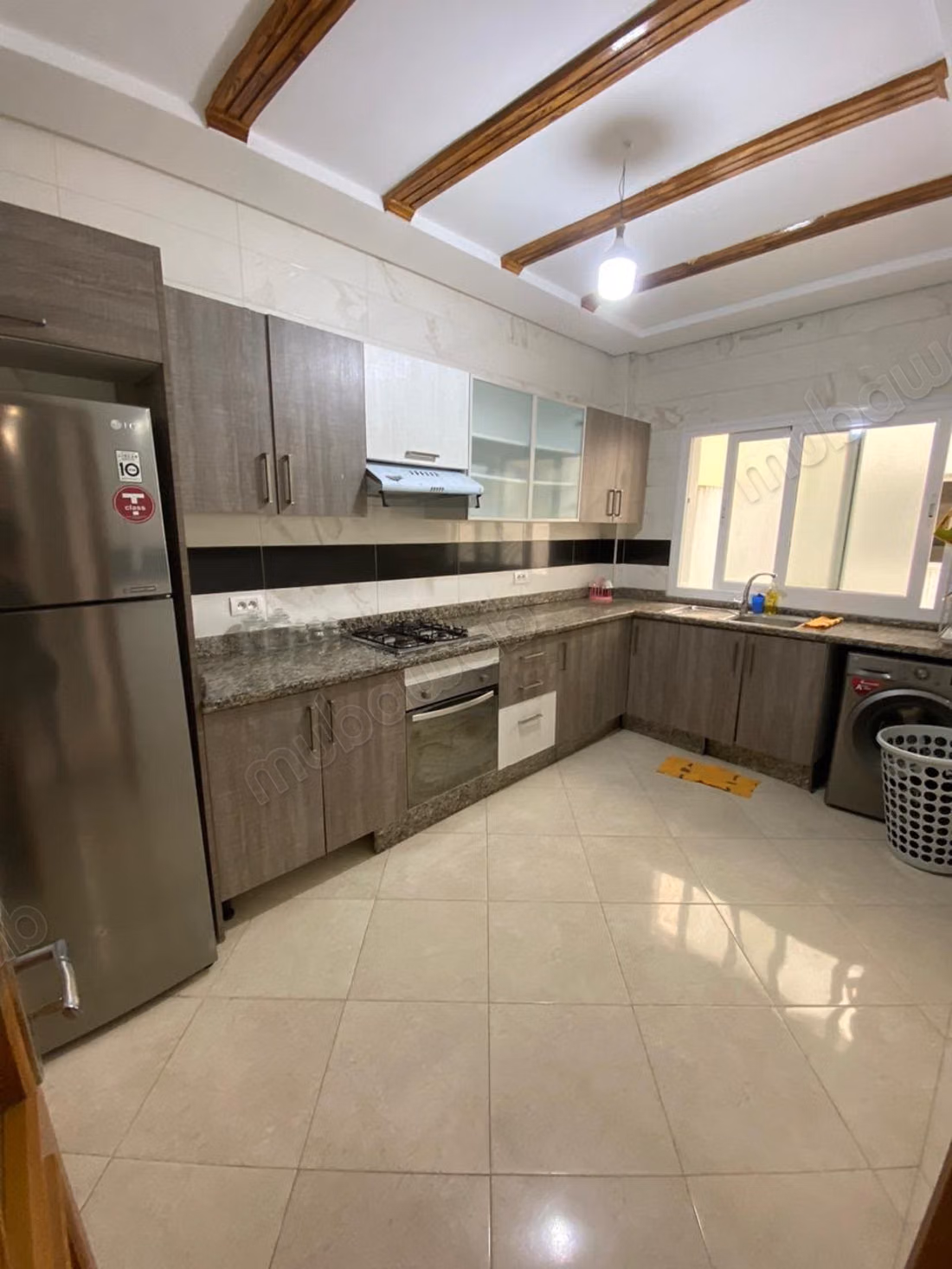 Bel appartement à louer. Superficie totale 95 m². Unité de stockage