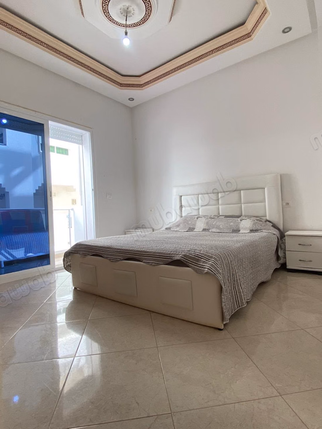Bel appartement à louer. Superficie totale 95 m². Unité de stockage