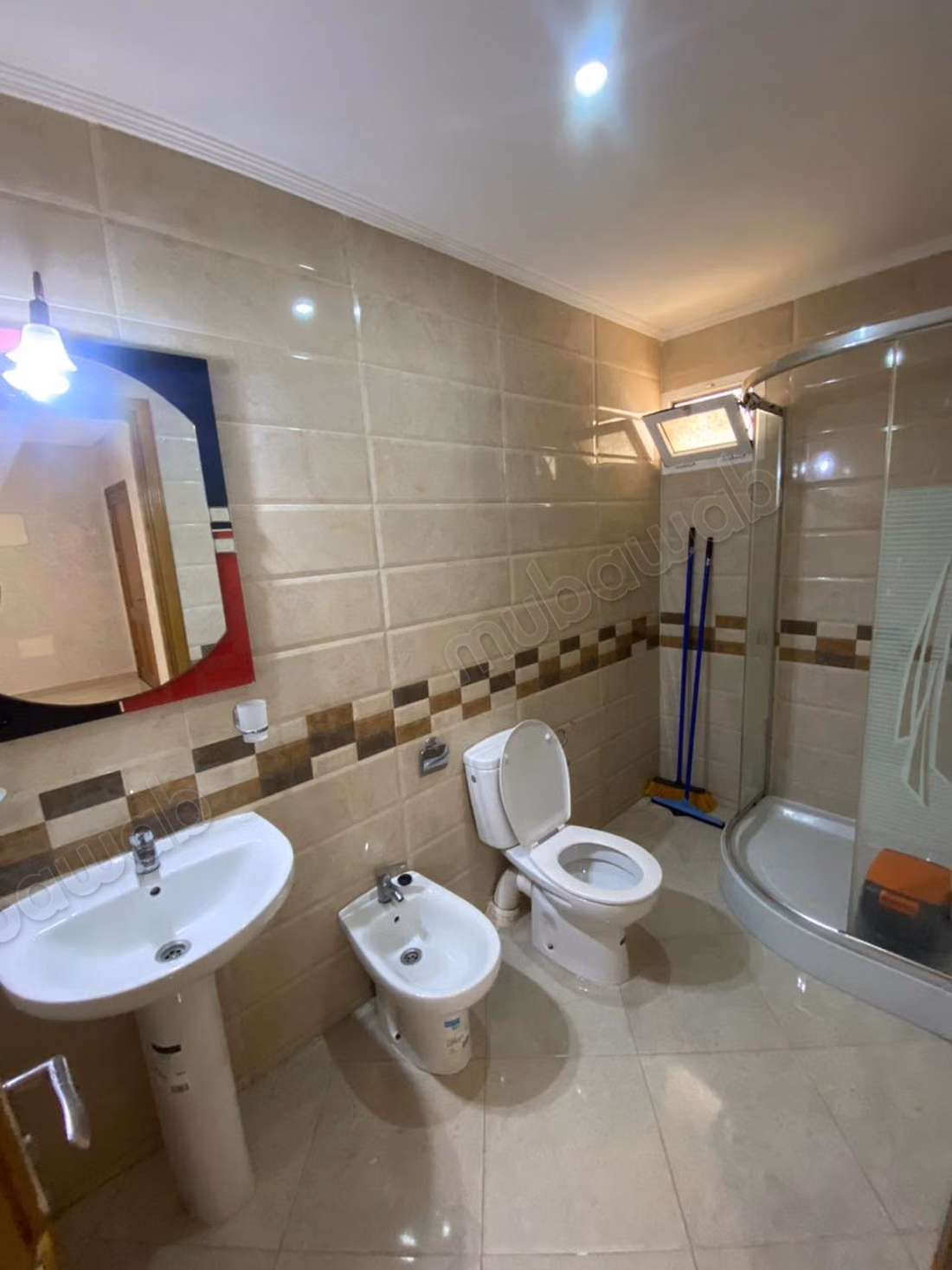 Bel appartement à louer. Superficie totale 95 m². Unité de stockage