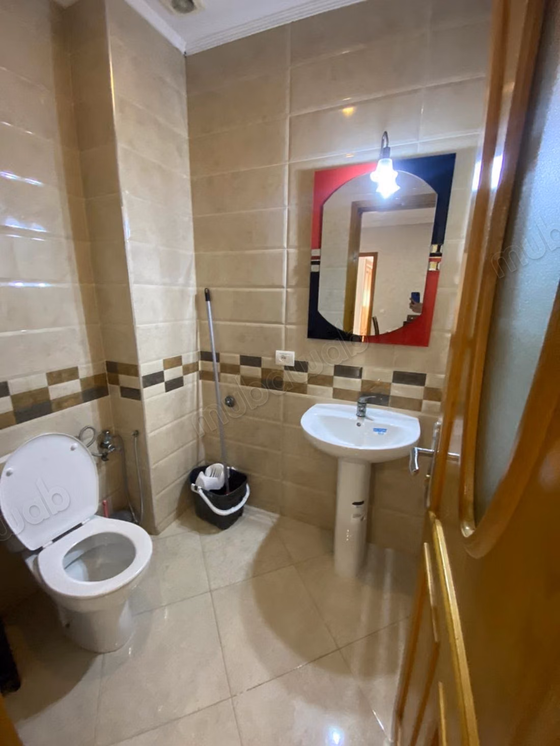Bel appartement à louer. Superficie totale 95 m². Unité de stockage