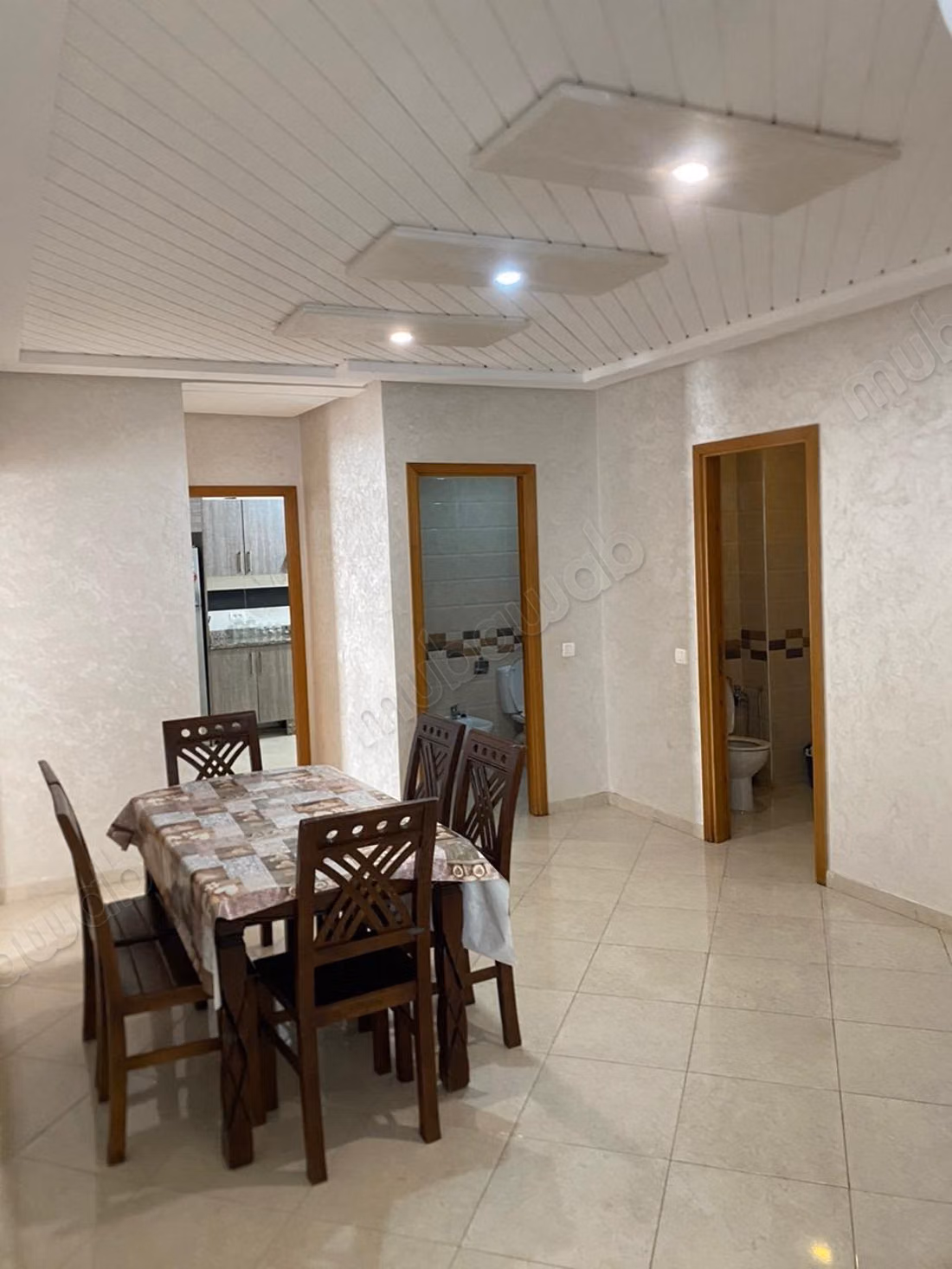 Bel appartement à louer. Superficie totale 95 m². Unité de stockage