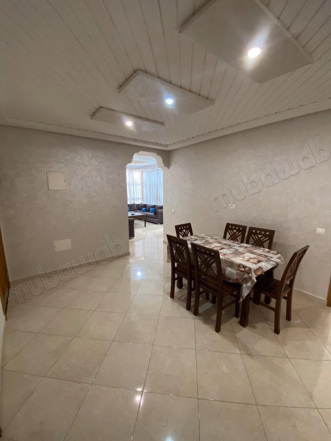 Bel appartement à louer. Superficie totale 95 m². Unité de stockage