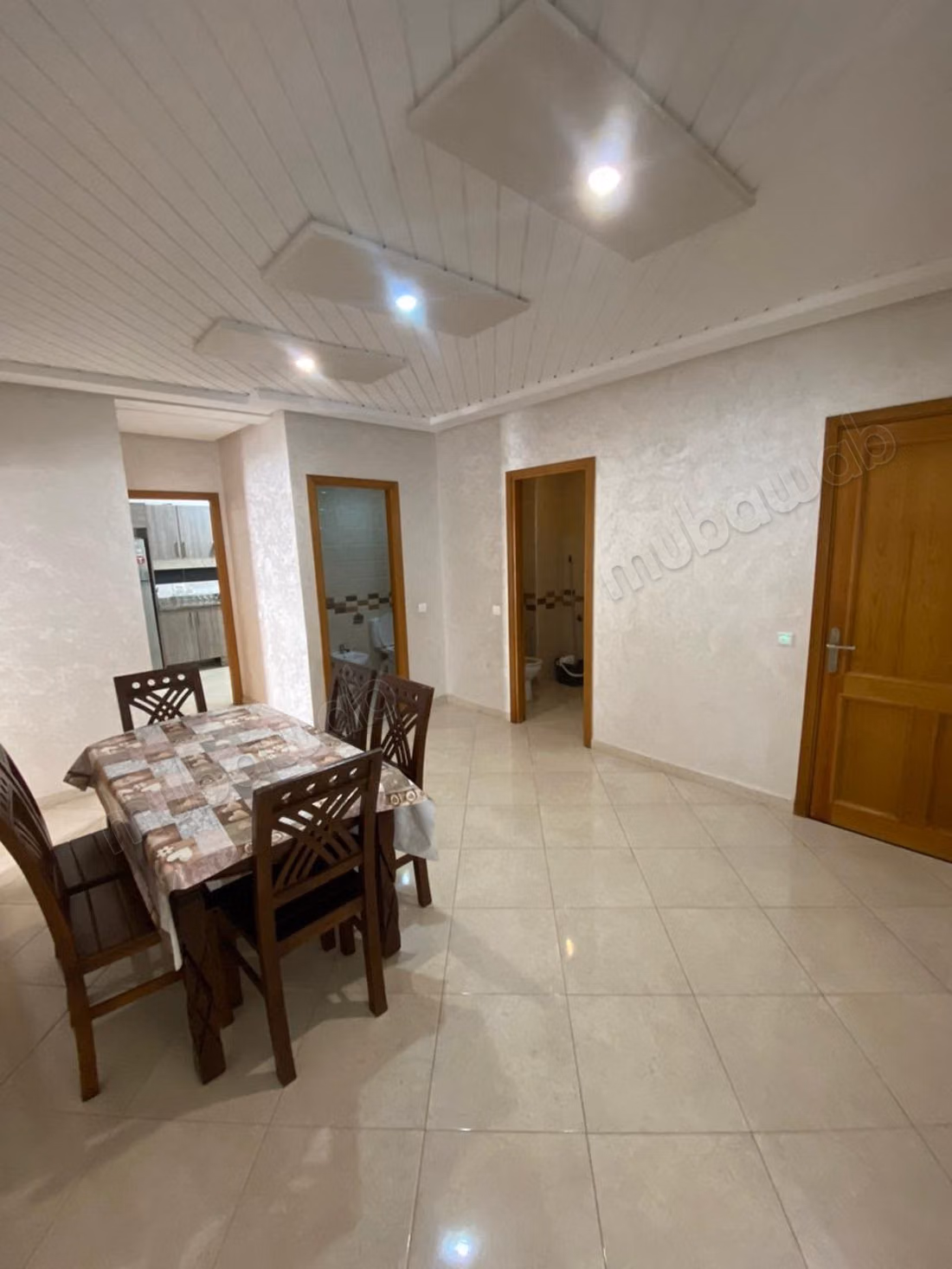 Bel appartement à louer. Superficie totale 95 m². Unité de stockage