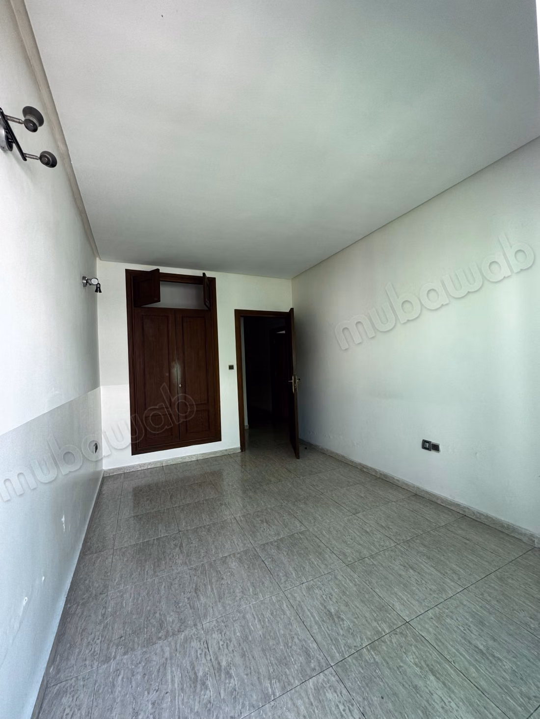 Apartamento en alquiler en Agdal. 4 habitaciones agradables. Salón tradicional, antena parabólica general