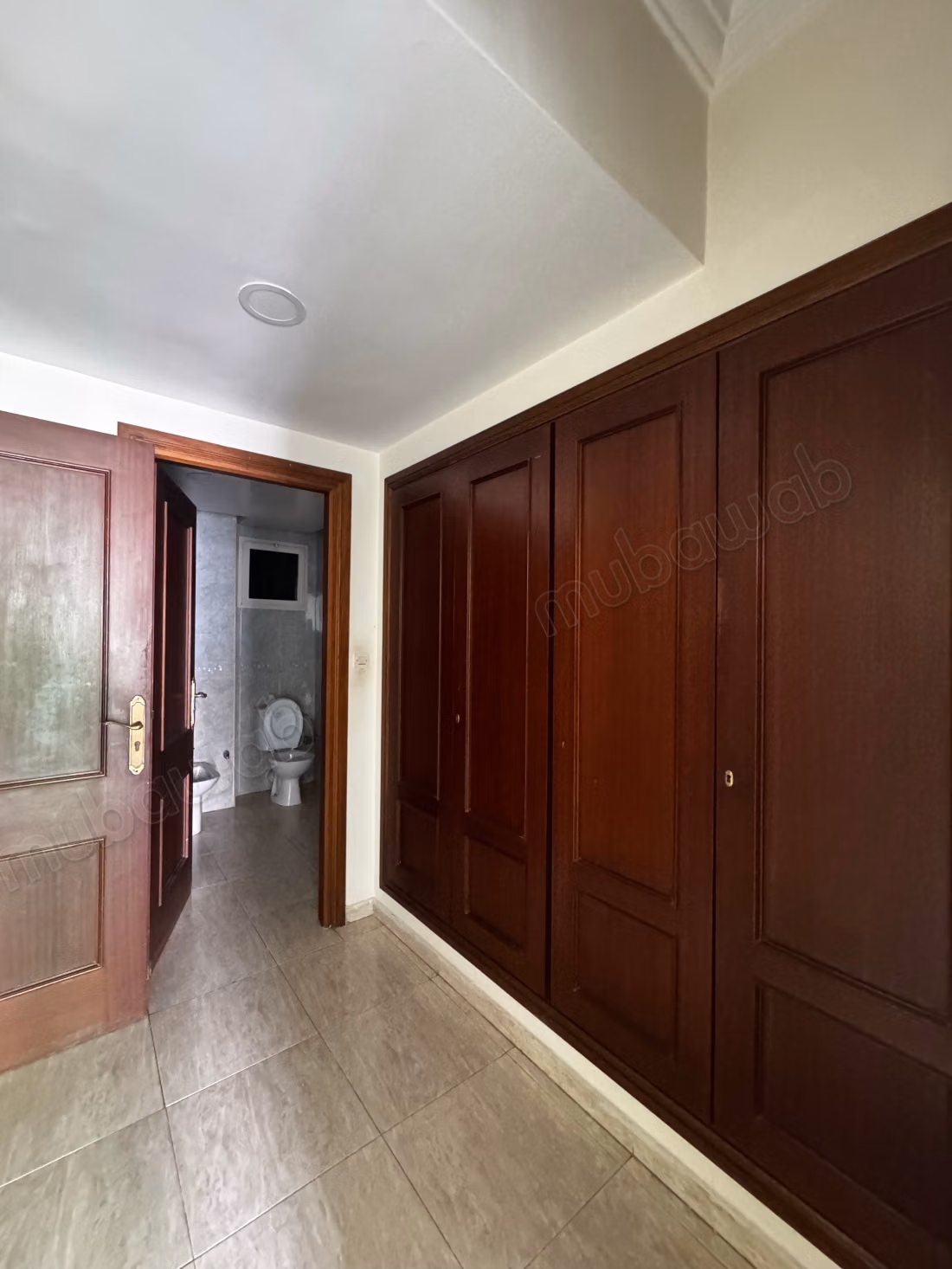 Apartamento en alquiler en Agdal. 4 habitaciones agradables. Salón tradicional, antena parabólica general