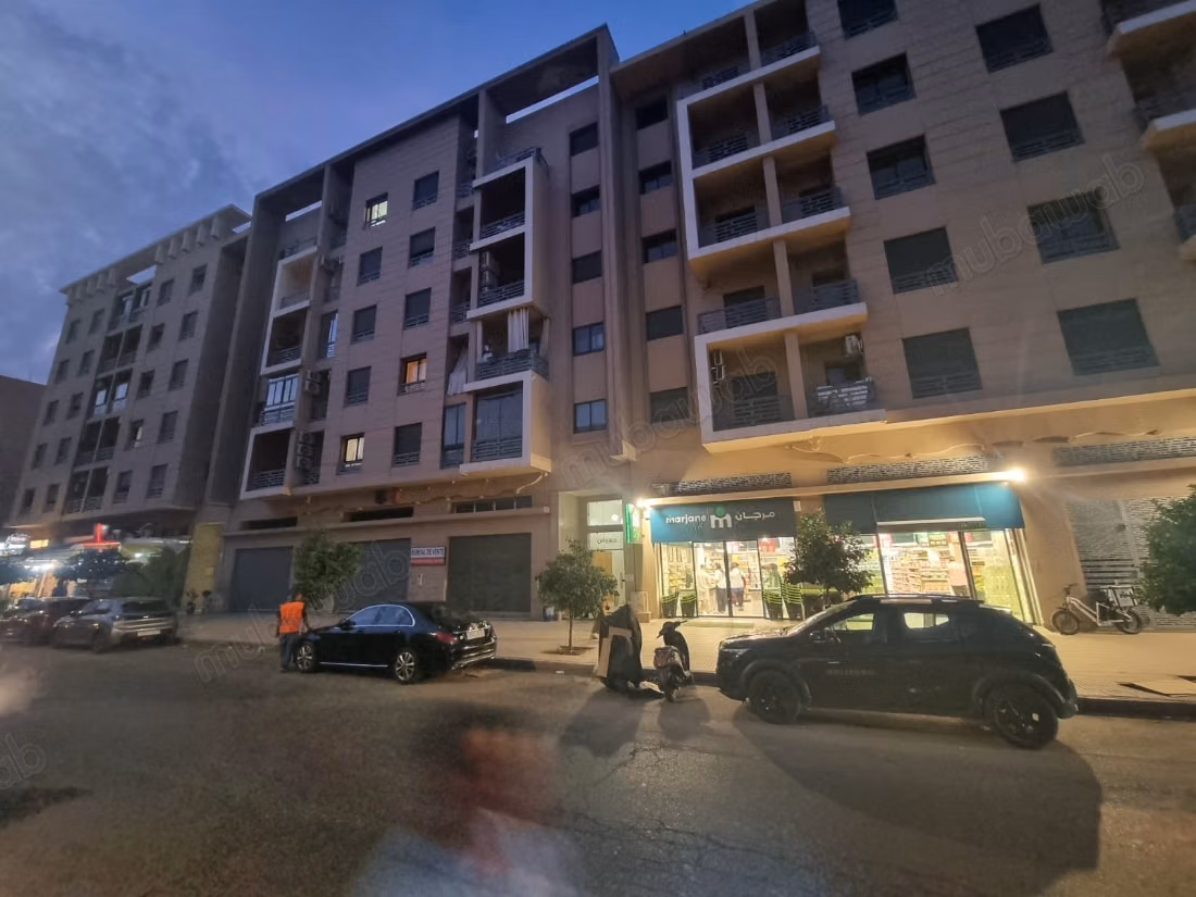 Alquiler de un apartamento en Hivernage. 2 habitaciones. Aire acondicionado y piscina