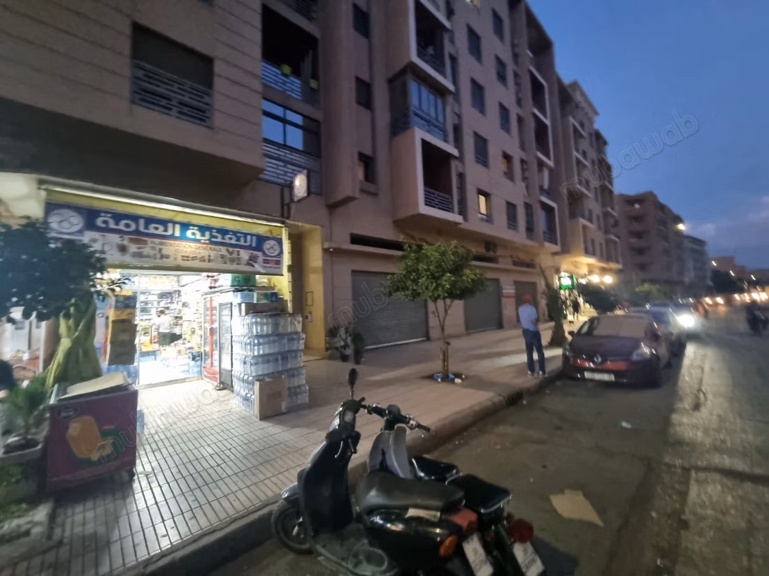 Alquiler de un apartamento en Hivernage. 2 habitaciones. Aire acondicionado y piscina