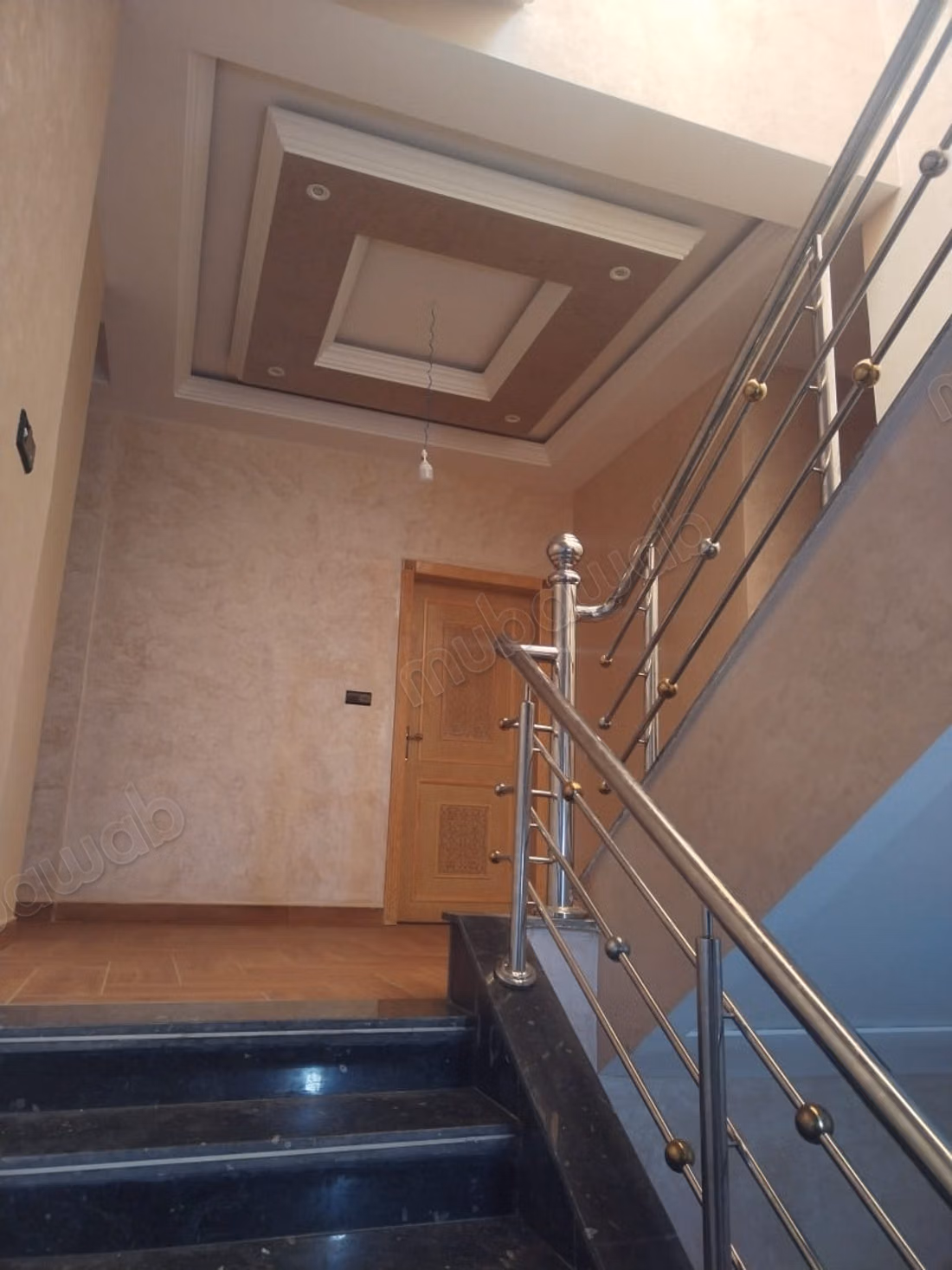 Maison commerciale a vendre avec deux niveaux