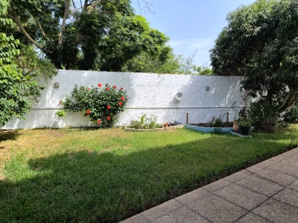 Villa à retaper à vendre à Hay Ryad.
La superficie: 430