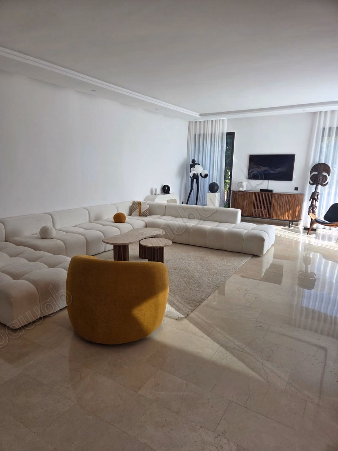 Stunning villa for sale on Route de Tahanaout. Area of 479 m². Garden