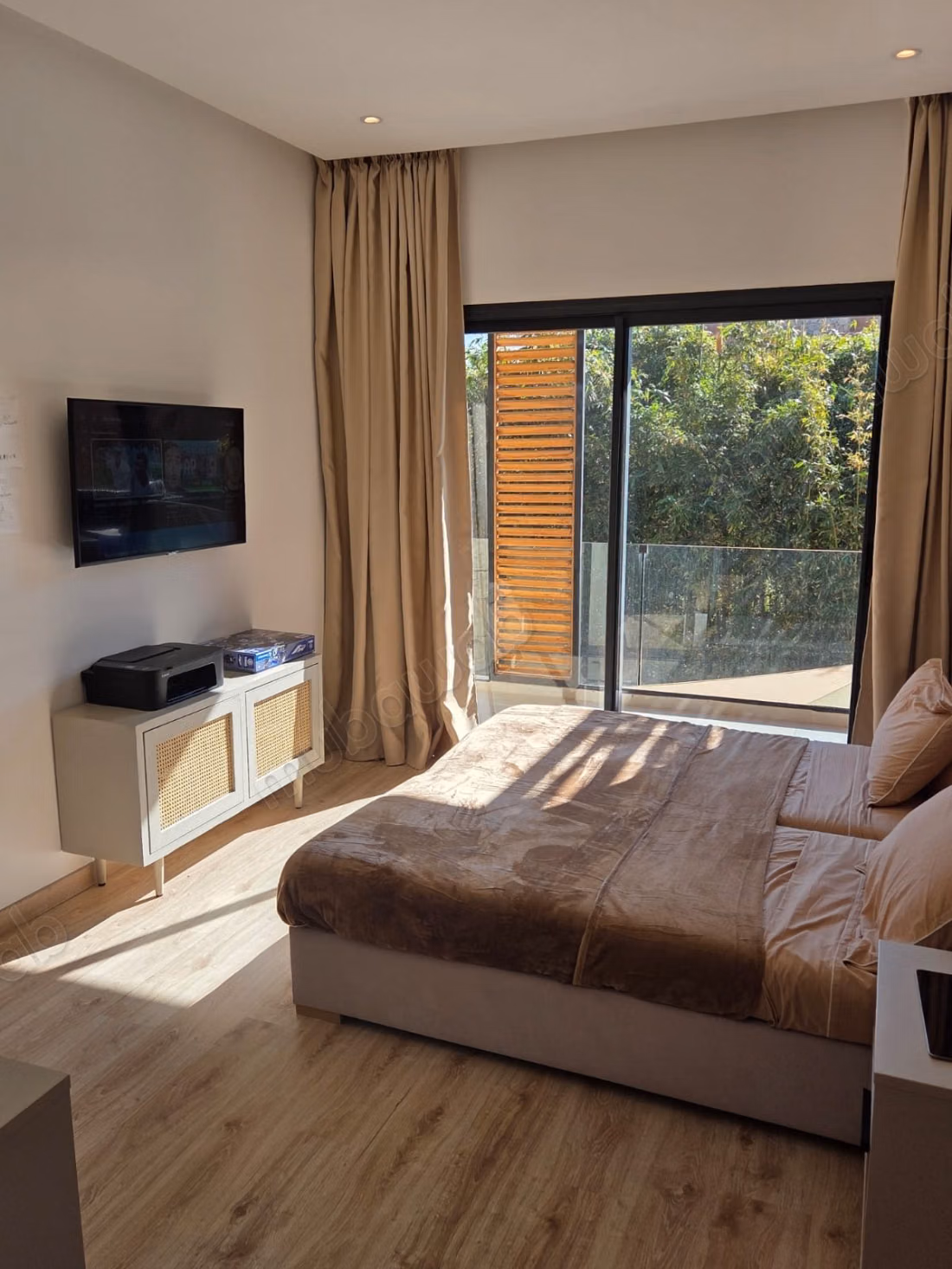 Stunning villa for sale on Route de Tahanaout. Area of 479 m². Garden