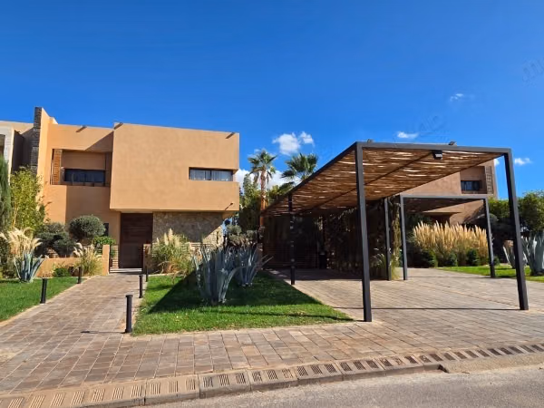 Stunning villa for sale on Route de Tahanaout. Area of 479 m². Garden