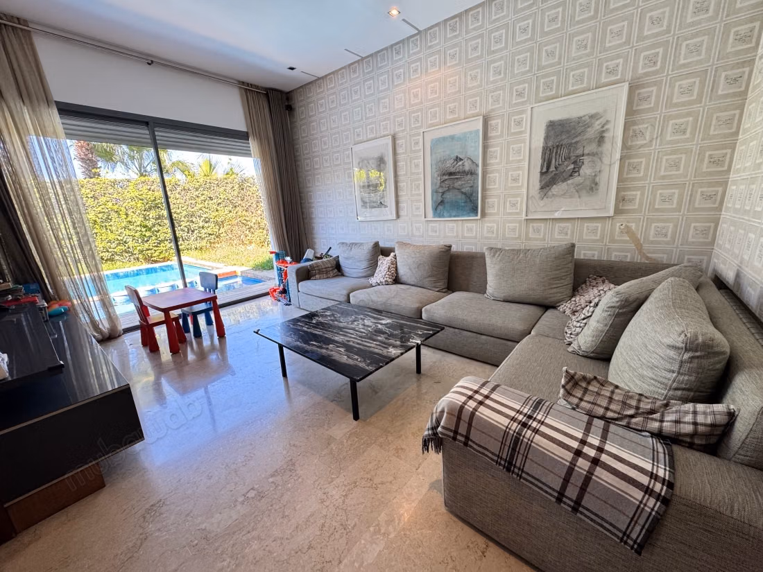Luxury villa for sale in Ain Diab. 4 pleasant rooms. Furnished