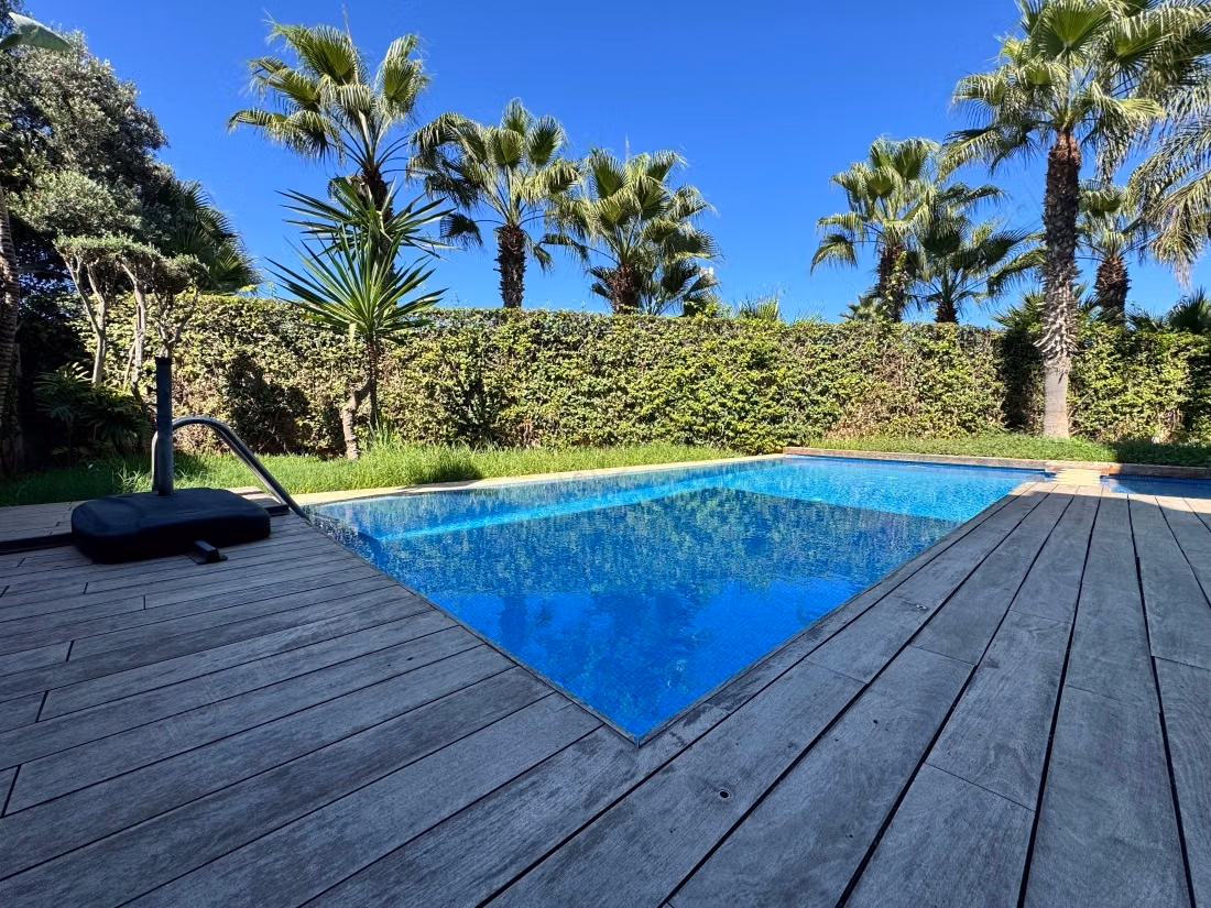 Luxury villa for sale in Ain Diab. 4 pleasant rooms. Furnished