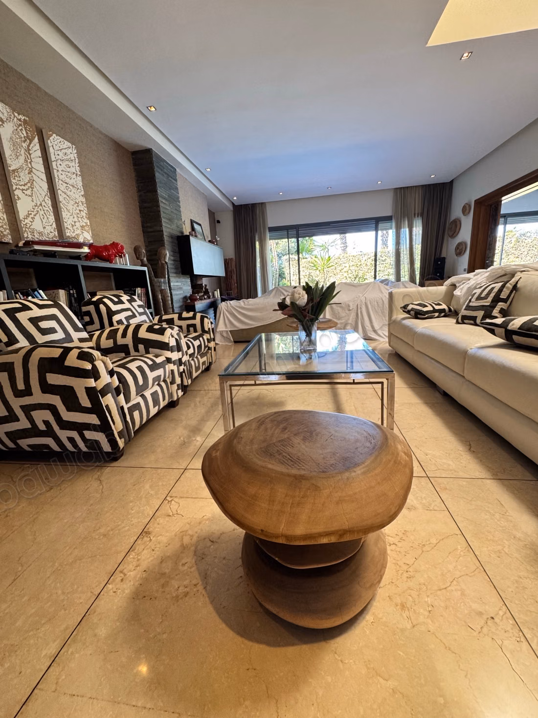 Luxury villa for sale in Ain Diab. 4 pleasant rooms. Furnished